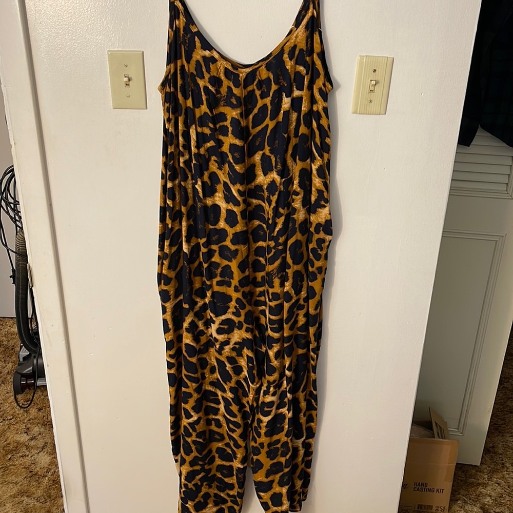 NEVER WORN Jump suit